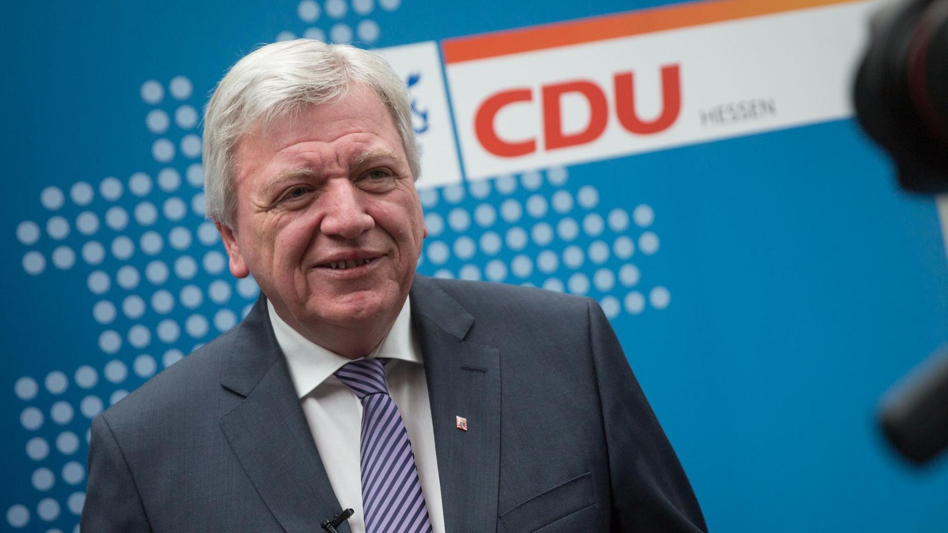 Der hessische Ministerpräsident und CDU-Landesvorsitzende Volker Bouffier am 18.06.2016 in Darmstadt (Hessen) zu Beginn des Landesparteitages der CDU