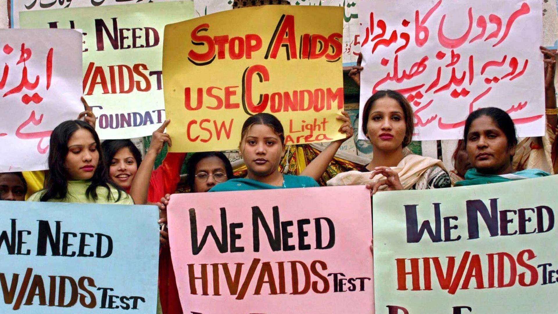 Pakistanische Prostituierte demonstrieren zum Welt-Aids-Tag 2003. Pakistanische Prostituierte demonstrieren zum Welt-Aids-Tag 2003.