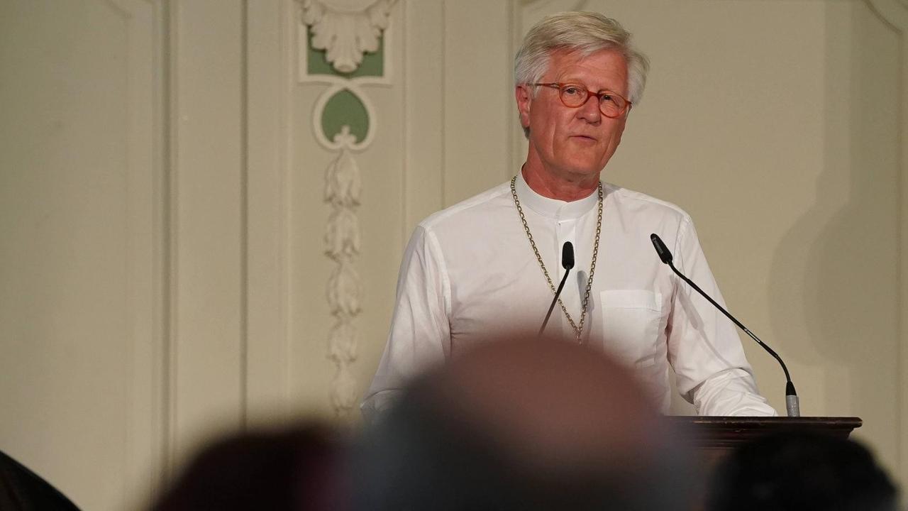 Landesbischof Dr. Heinrich Bedford-Strohm bei seiner Rede beim Johannistag 2019 in der Franzoesischen Friedrichstadtkirche in Berlin | Verwendung weltweit