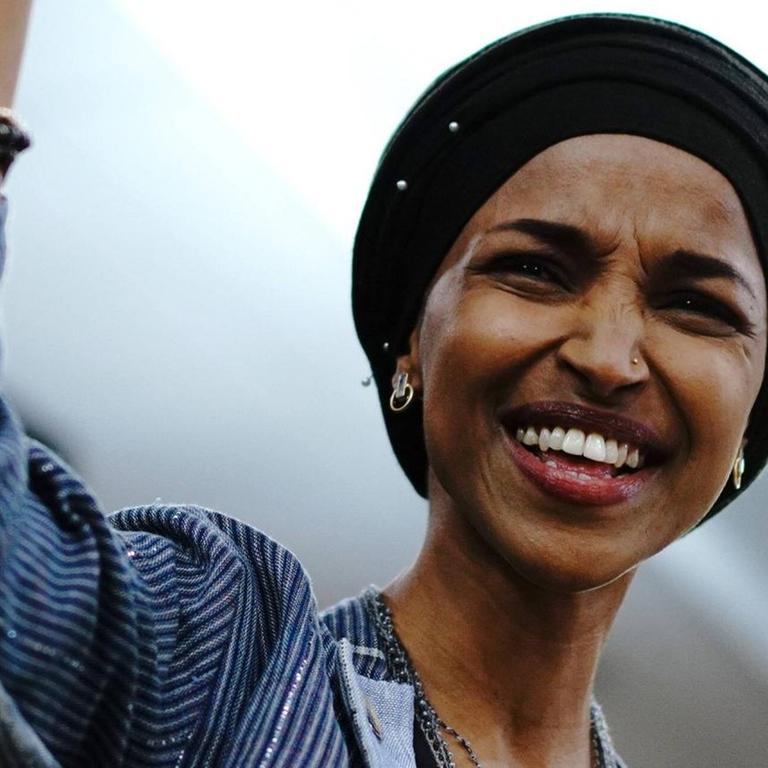 Das Bild zeigt die US-Demokratin Ilhan Omar