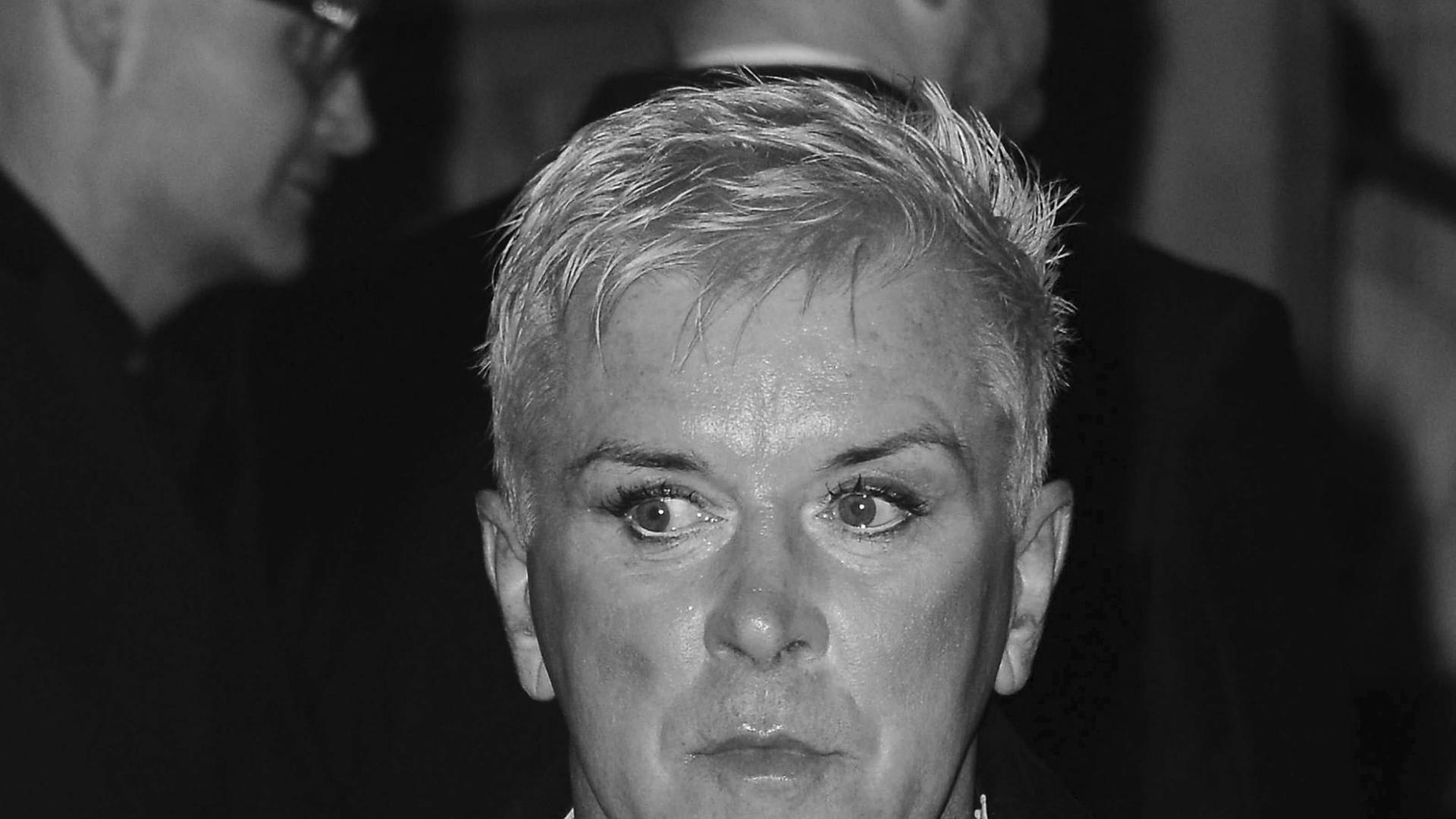 Der verstorbene Sänger Steve Strange spielte bei der britischen Band Visage.