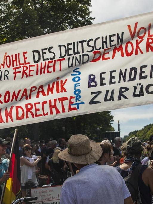 Tausende haben am 1. August in Berlin gegen die Coronaregeln demonstratiert, unter ihnen viele Verschwörungstheoretiker.