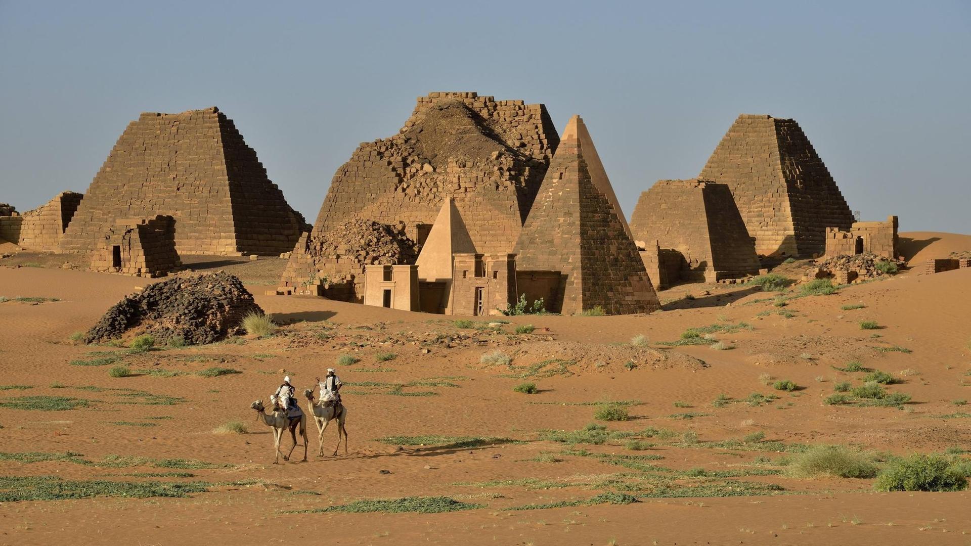 Die Pyramiden des Nordfriedhofs von Meroë im Sudan