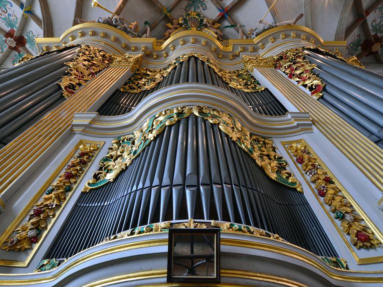 Blick auf die Silbermann-Orgel im Dom zu Freiberg (Sachsen). Seit 1714 klingt das barocke Meisterwerk Gottfried Silbermanns nahezu unverändert und zählt heute zu den wertvollsten und bedeutendsten Instrumenten der Welt.