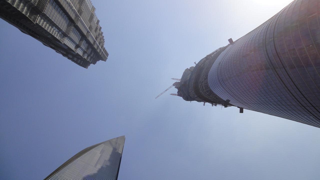 Der Shanghai Tower erreichte am 3. August 2013 seine Endhöhe von 632 Metern. Damit ist er das höchste Gebäude Chinas und das zweithöchste der Erde nach dem Burj Khalifa in Dubai (828 Meter).