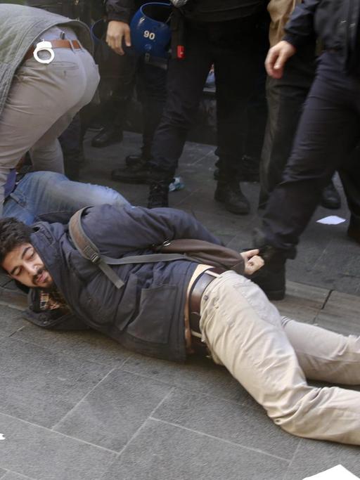 Festnahmen bei einer Demonstration in Ankara im Zusammenhang mit den Festnahmen von Politikern der HDP.