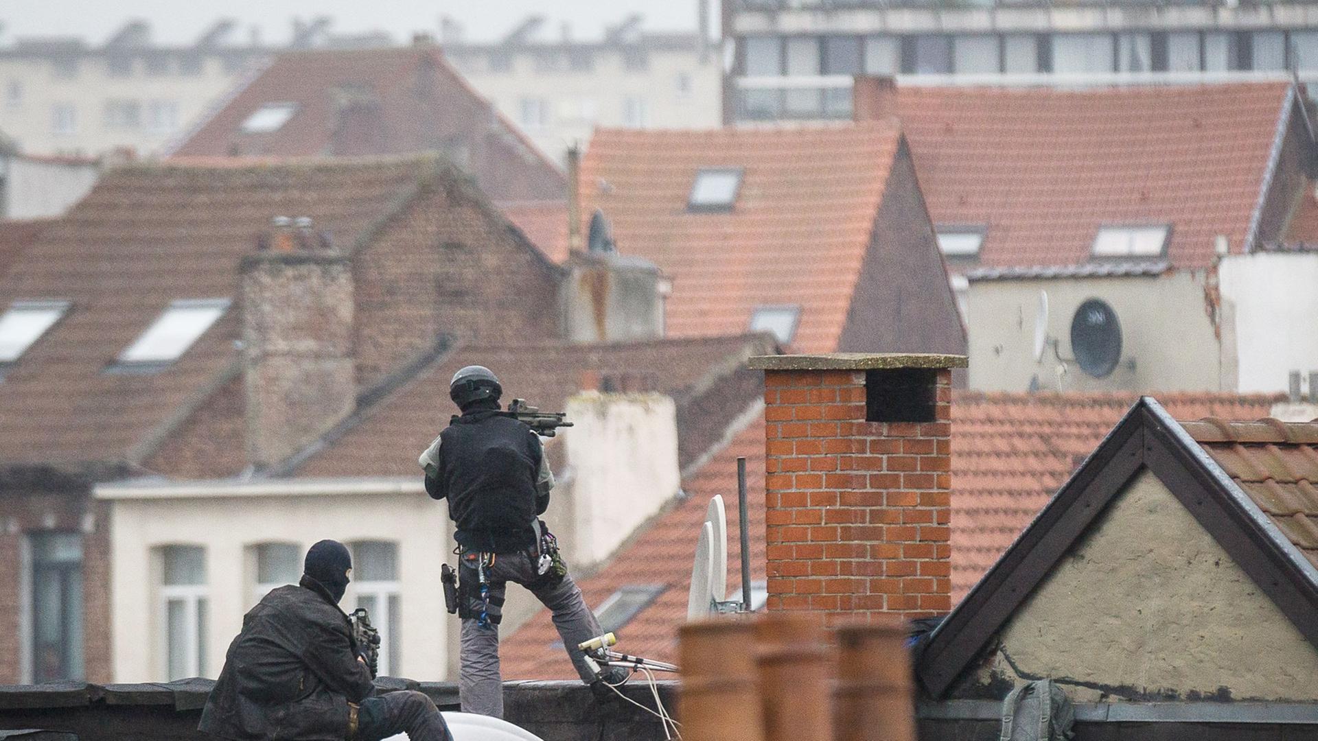 Scharfschützen im Brüsseler Stadtteil Molenbeek