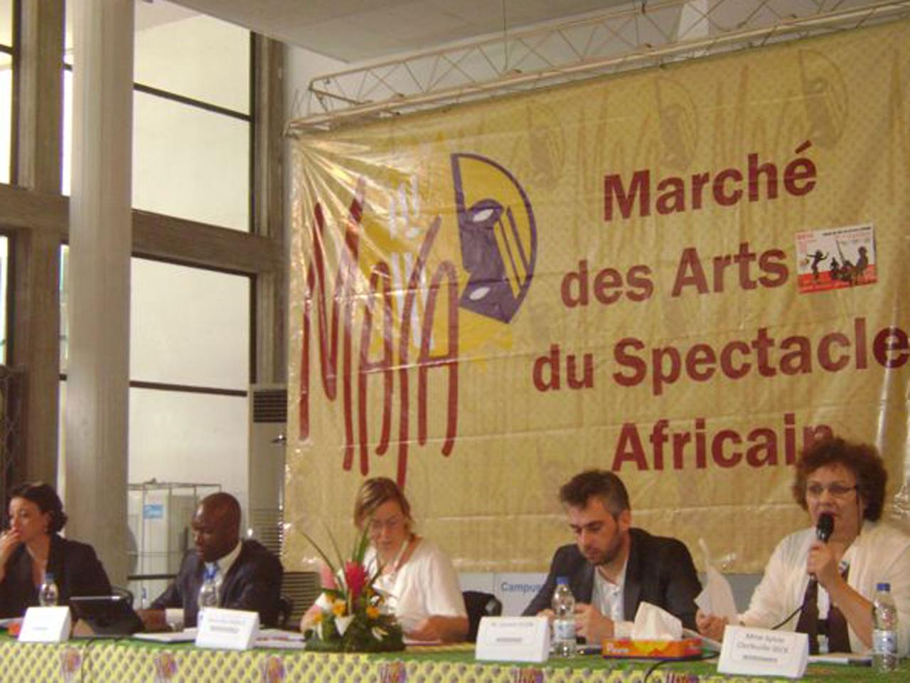 Auf dem "marché des arts du spectacle africain" finden auch Podiumsdiskussionen statt - das Thema ist Kunst und Musik aus Afrika
