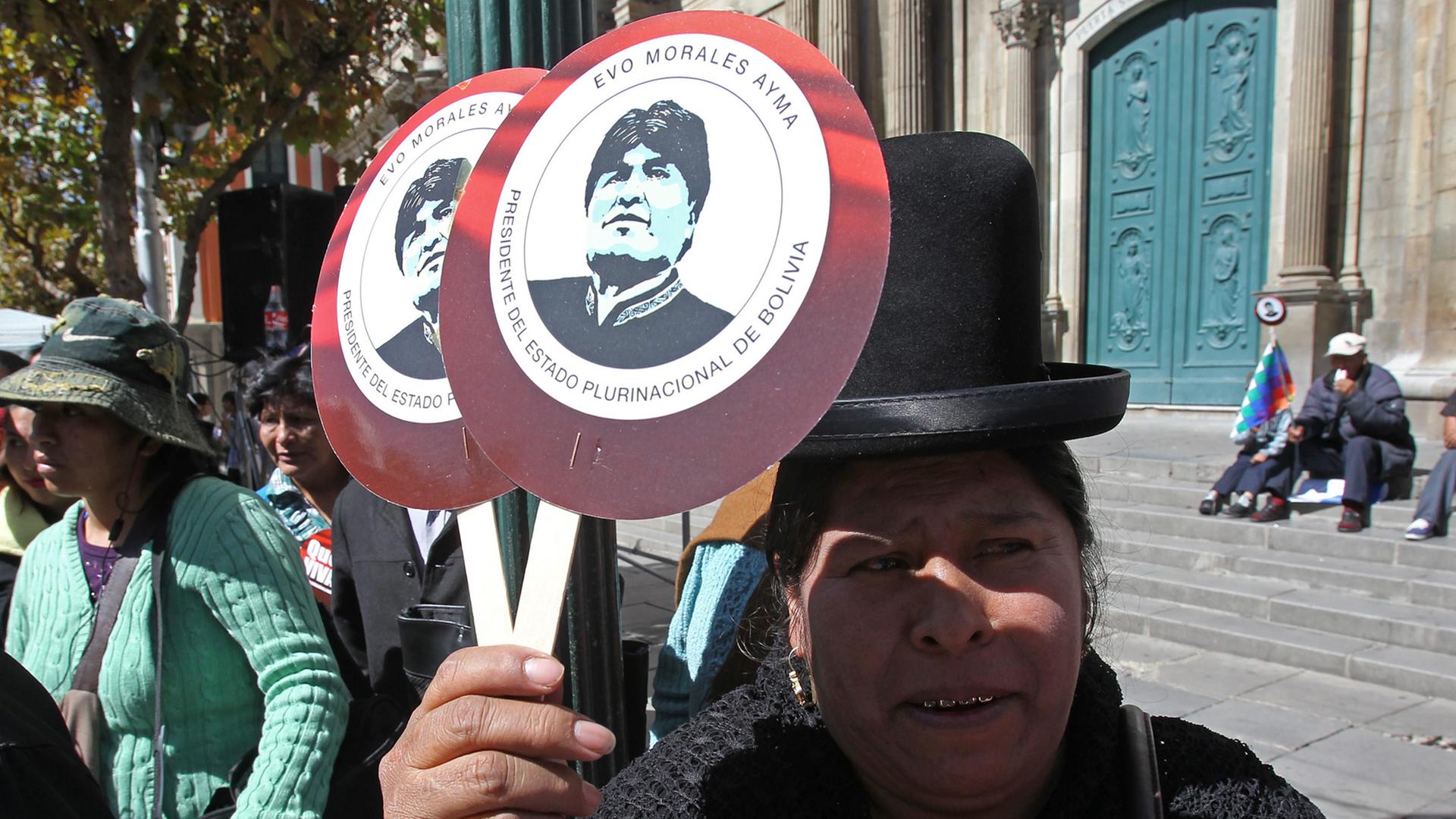 Eine Befürworterin von Evo Morales, Boliviens Präsident