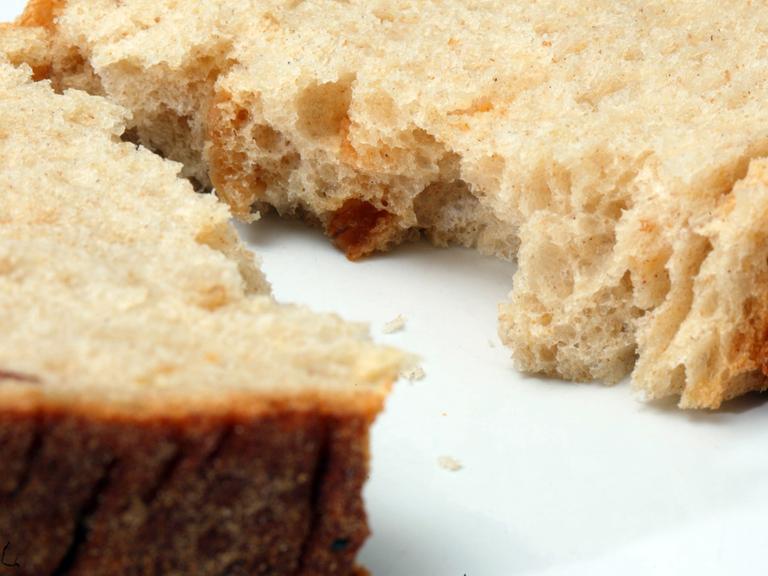 Eine Scheibe Brot - Symbol für die Fastenzeit.