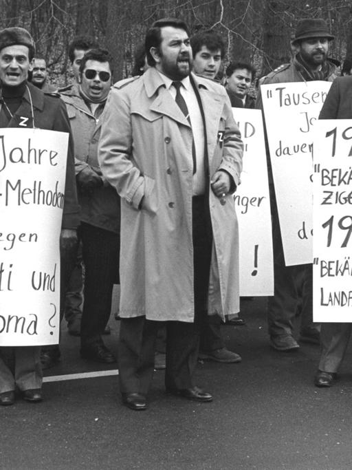 Demonstration vor dem Bundeskriminalamt im Januar 1983.