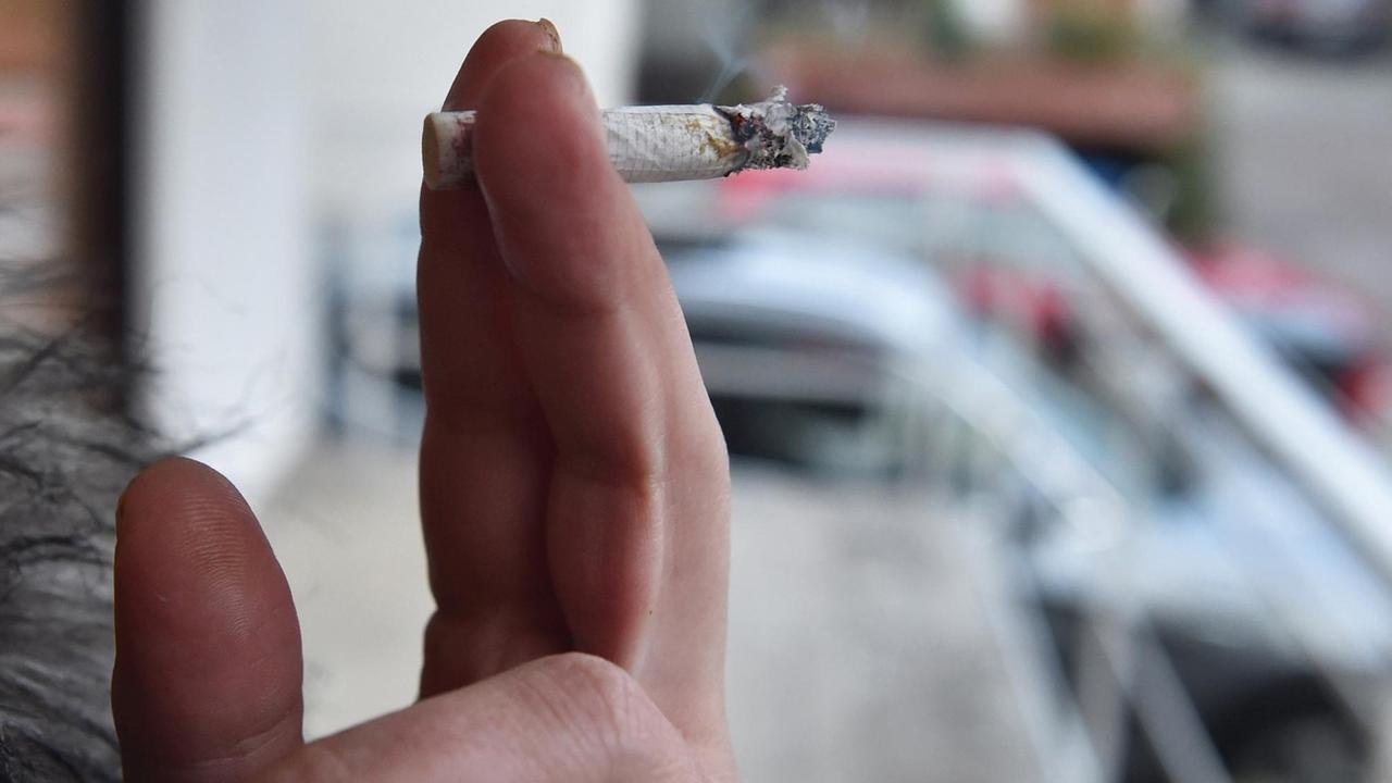 Darf Man Zigarillos Auf Lunge Rauchen Studie zum Rauchen - Zigaretten schädigen Lunge und Umwelt