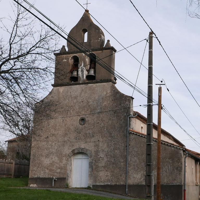 Außenansicht der Kirche in Belloc