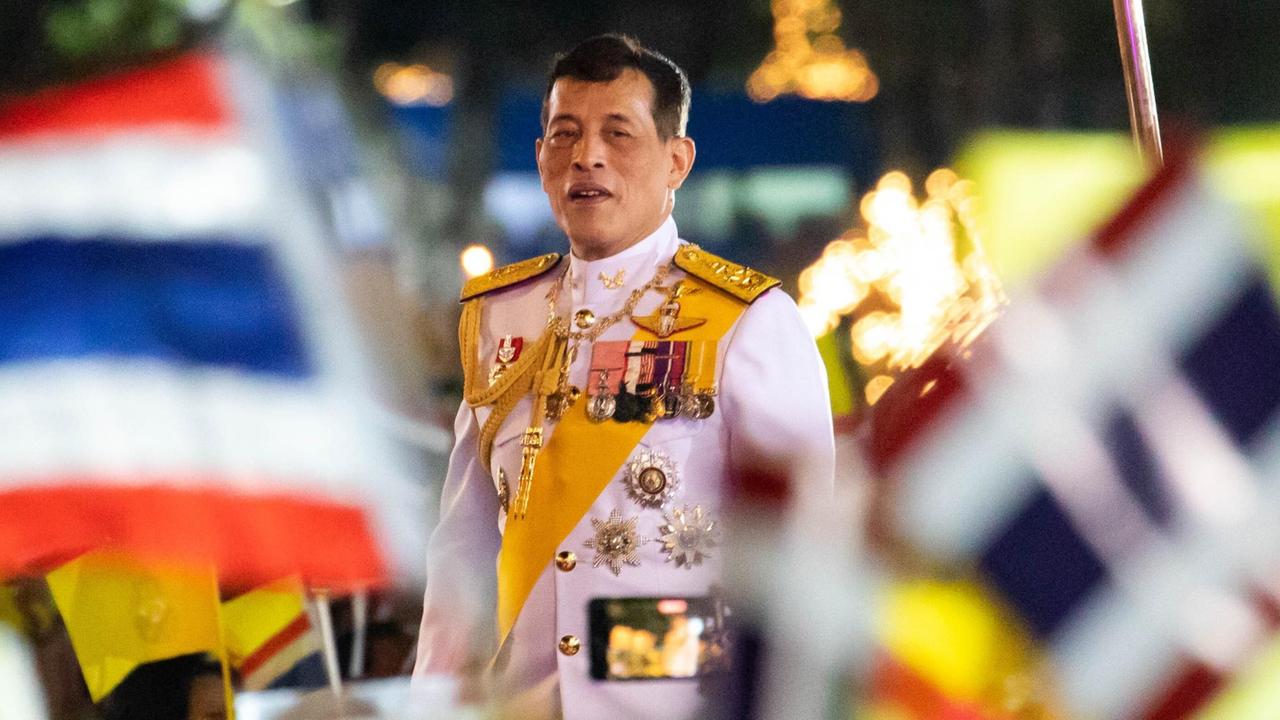 Thailands König Maha Vajiralongkorn (Rama X) bei einer Zeremonie im Dezember 2020 zur Erinnerung an seinen Vater, der verstorbene Bhumibol Adulyadej (Rama 9). 