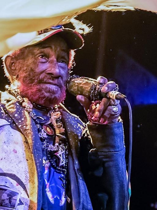 Der Reggae- und Dub-Musiker und Produzent Lee "Scratch" Perry bei einem Konzert in Liverpool.