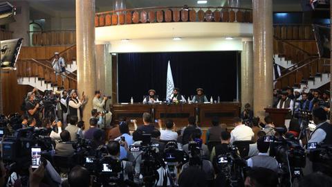 Die erste Pressekonferenz der Taliban in Kabul