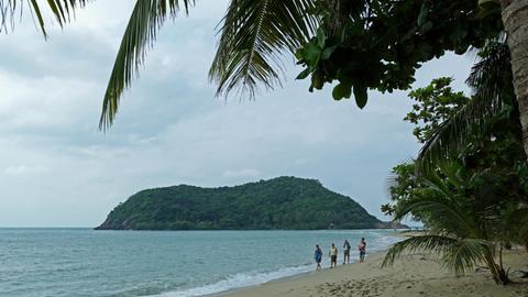 Der Strand Mae Hat Bay im Nord-Westen der Insel Phangan in Thailand , aufgenommen am 13.12.2011. Foto: Peter Kneffel dpa | Verwendung weltweit