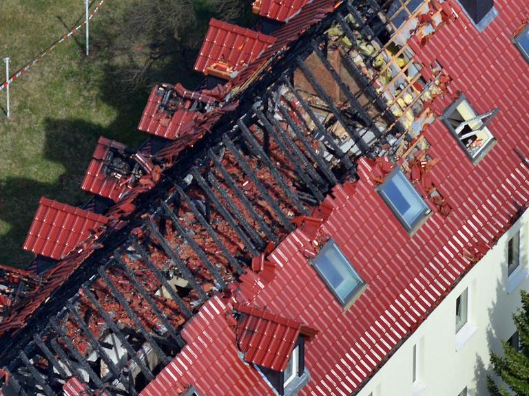 Luftbild des ausgebrannten Dachstuhls.