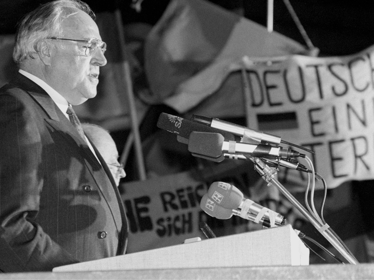 Helmut Kohl bei einem Besuch in Dresden am 19. Dezember 1989