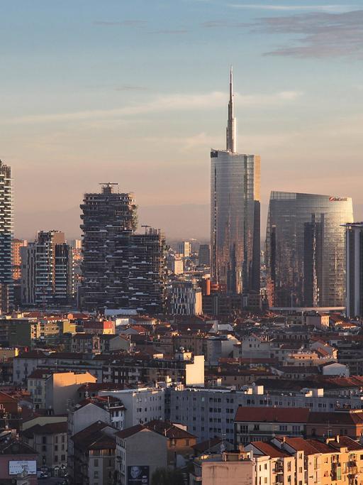 Hochhäuser des neuen Stadtteils "Porta Nuova" in Mailand, Italien (undatiert).