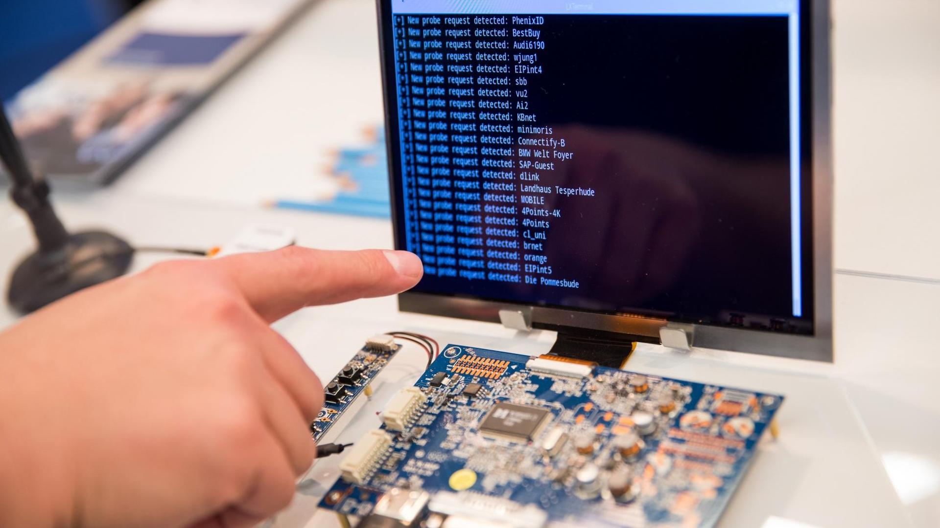 Der Studiengang Digitale Forensik der Hochschule Albstadt-Sigmaringen mit einer Präsentation auf der IT-Sicherheitsmesse "it-sa" in Nürnberg (Bayern)