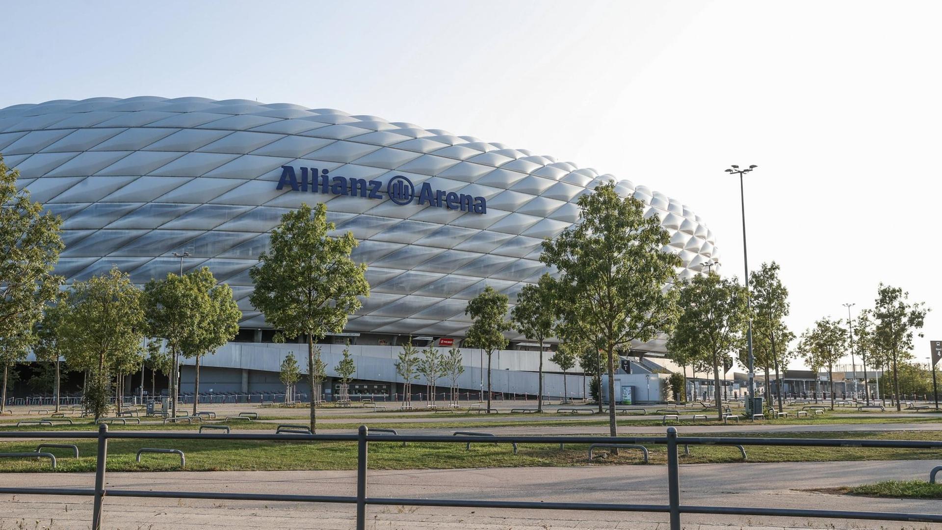 18.09.2020, Fussball, Saison 2020/2021, 1. Bundesliga, FC Bayern München - FC Schalke 04, Allianz Arena von außen München Allianz Arena Bayern Deutschland xRHR-FOTO/TRx *** 18 09 2020, Football, Season 2020 2021, 1 Bundesliga, FC Bayern Munich FC Schalke 04, Allianz Arena from outside Munich Allianz Arena Bayern Germany xRHR FOTO TRx