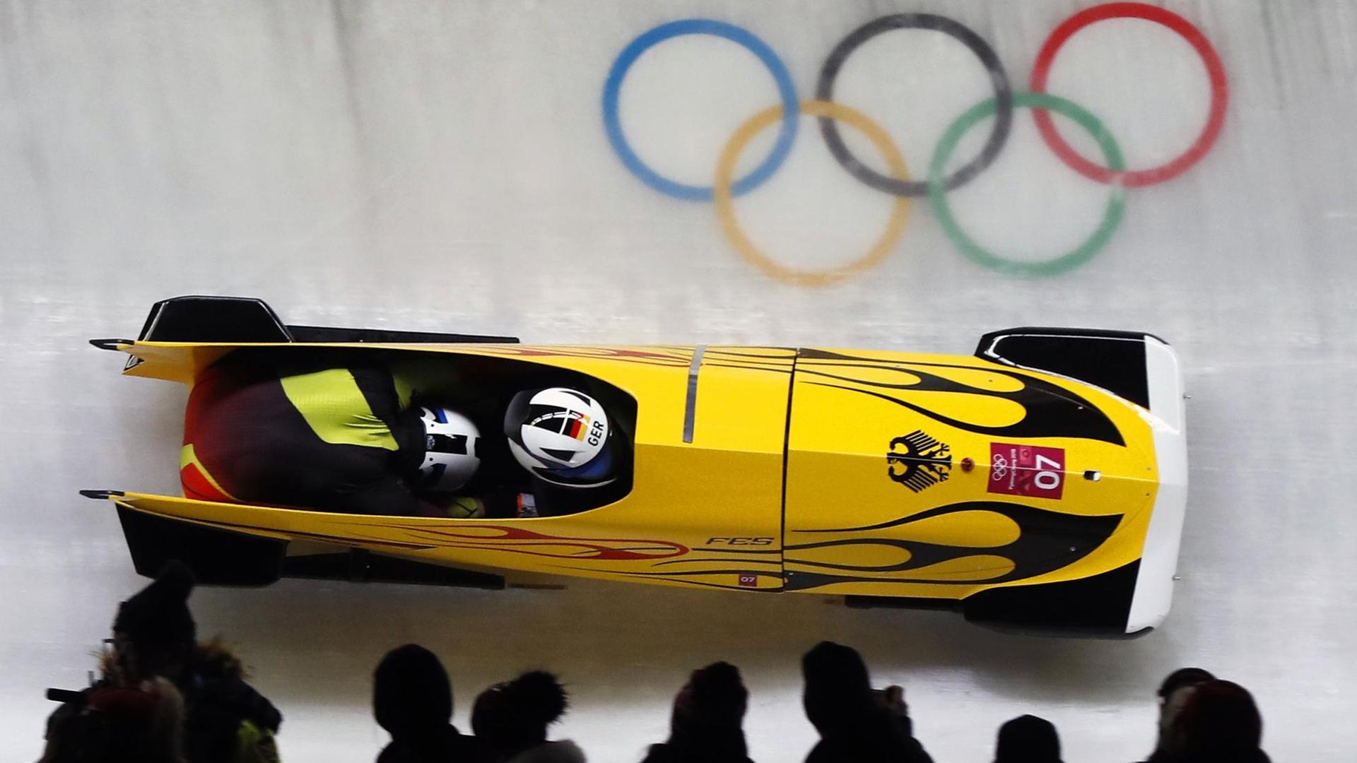 Die deutschen Bobfahrer Francesco Friedrich und Thorsten Margis während ihres dritten Laufs bei den Olympischen Winterspielen in Pyeongchang.