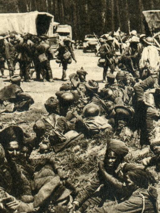 Historisches Foto einer Sammelstelle an der Westfront im Ersten Weltkrieg