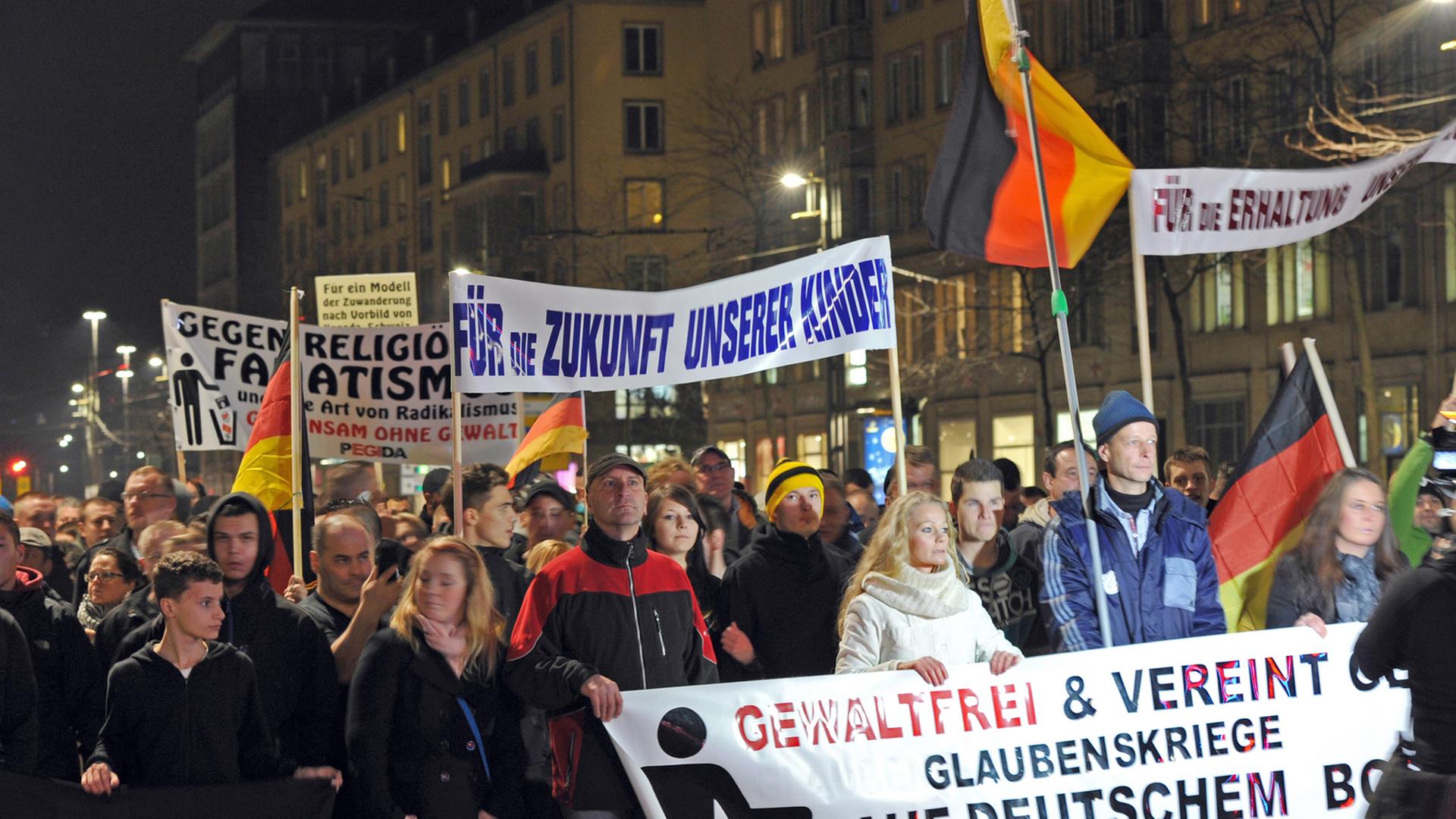 Sammelbecken für unterschiedlichste Forderungen: Pegida-Demo in Dresden