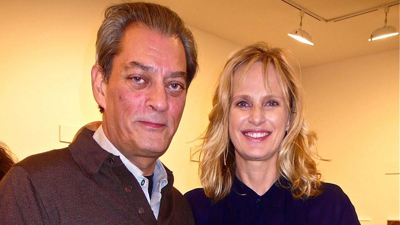 Der US-Autor Paul Auster und seine Ehefrau Siri Hustved, ebenfalls Schriftstellerin, bei einer Benefiz-Veranstaltung der Wooster Group, einer Theater-Gruppe, in New York.