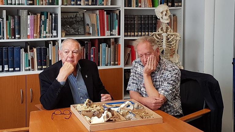 Lucy-Entdecker und Paläoanthropologe Donald Johanson (li.) und sein Fachkollege Friedemann Schrenk