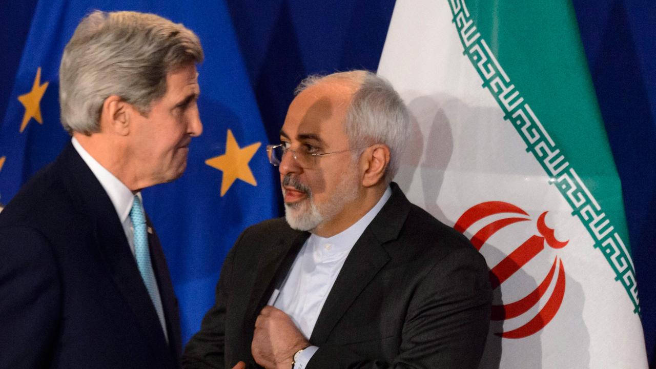 US-Außenminister John Kerry (links) und sein iranischer Kollege Javad Sarif in Lausanne