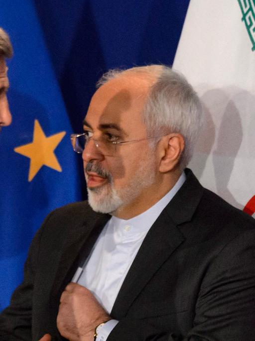 US-Außenminister John Kerry (links) und sein iranischer Kollege Javad Sarif in Lausanne