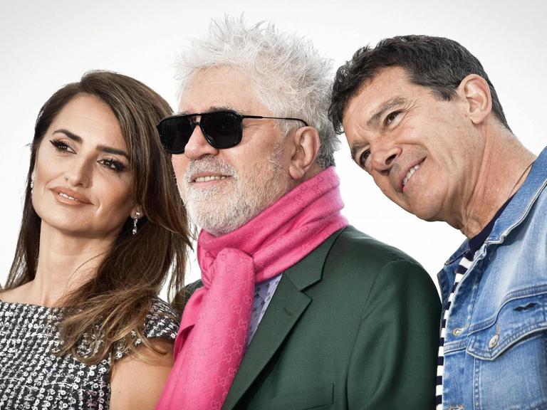 Foto IPP/Daniele Cifala 18/05/2019 Pain And Glory (Dolor Y Gloria Douleur Et Glorie) Photocall - The 72nd Annual Cannes Film Festival nella foto: Antonio Banderas, Penelope Cruz and Director Pedro Almodovar PUBLICATIONxNOTxINxITAxFIN 0