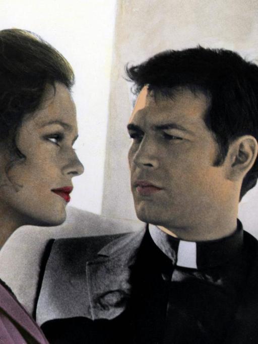 Die Schauspieler Lauren Hutton und Robert Forster in "Die Geliebte des Priesters", Szene aus dem US-Film von Daniel Haller aus dem Jahr 1970