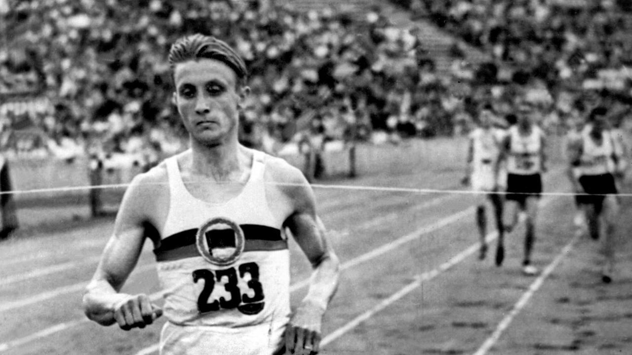 Rudolf Harbig gewinnt souverän den 800m-Lauf bei den deutschen Meisterschaften 1939 im Berliner Olympiastadion.