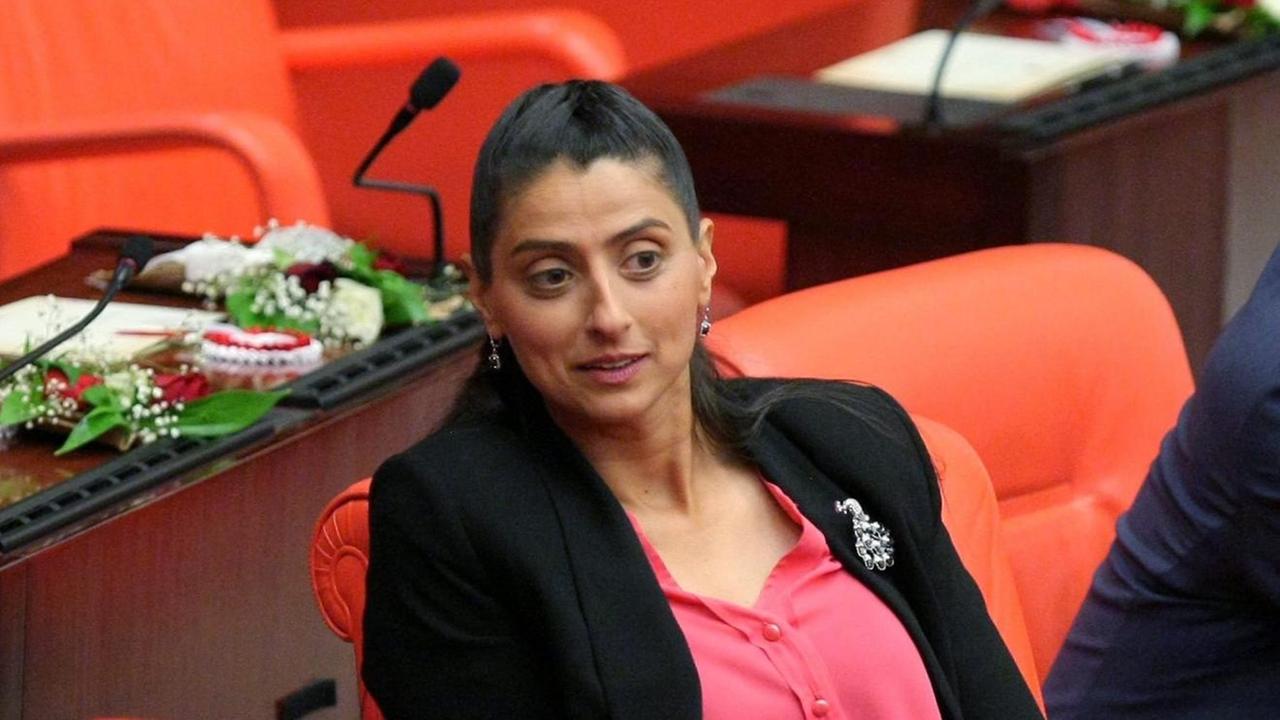 Feleknas Uca im türkischen Parlament.