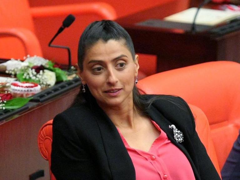 Feleknas Uca im türkischen Parlament.