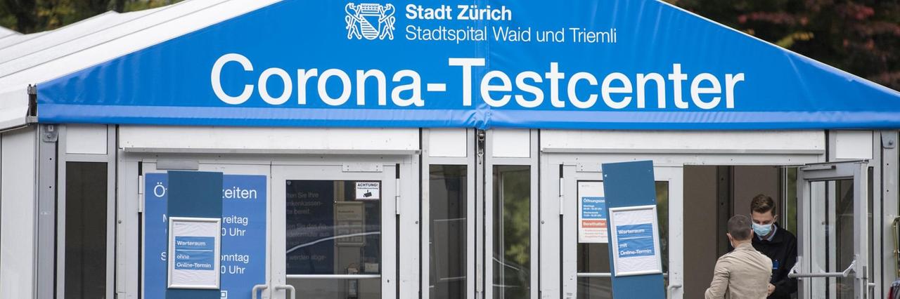 Corona-Testcenter vor dem Stadtkrankenhaus Triemli in Zürich.