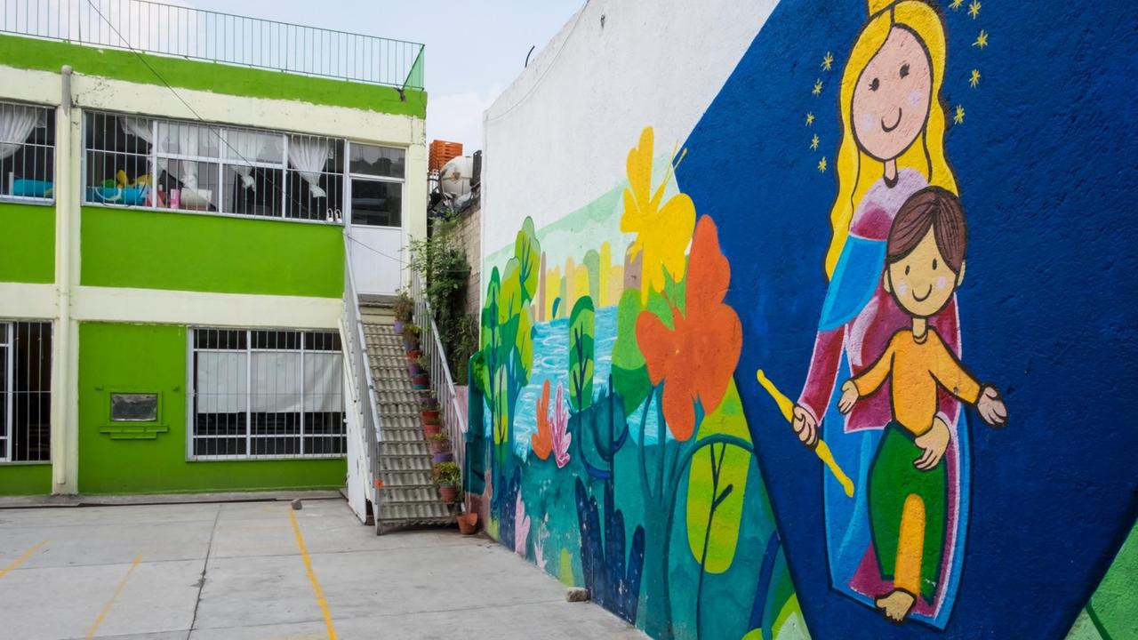 Bezirk Olivar del Conde - Avenida Hidalgo Nr. 19 - Die Heimat von "Yolia". Die Treppe führt zu den Schlafzimmern der Mädchen.