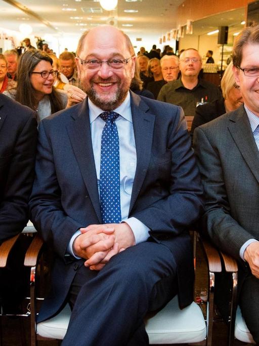 Schleswig-Holsteins Ministerpräsident Torsten Albig (l-r, alle SPD), Martin Schulz und der SPD-Landeschef und Bundes-Vize Ralf Stegner.