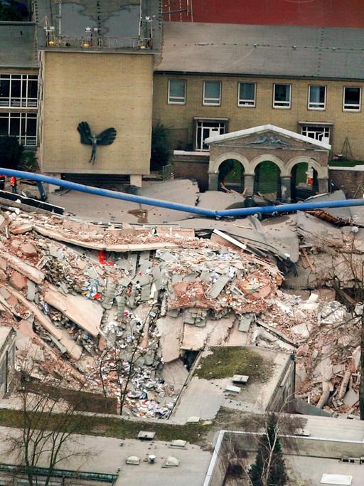 Das Foto zeigt das eingestürzte Kölner Stadtarchiv im März 2009.