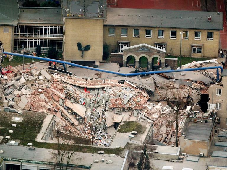 Das Foto zeigt das eingestürzte Kölner Stadtarchiv im März 2009.