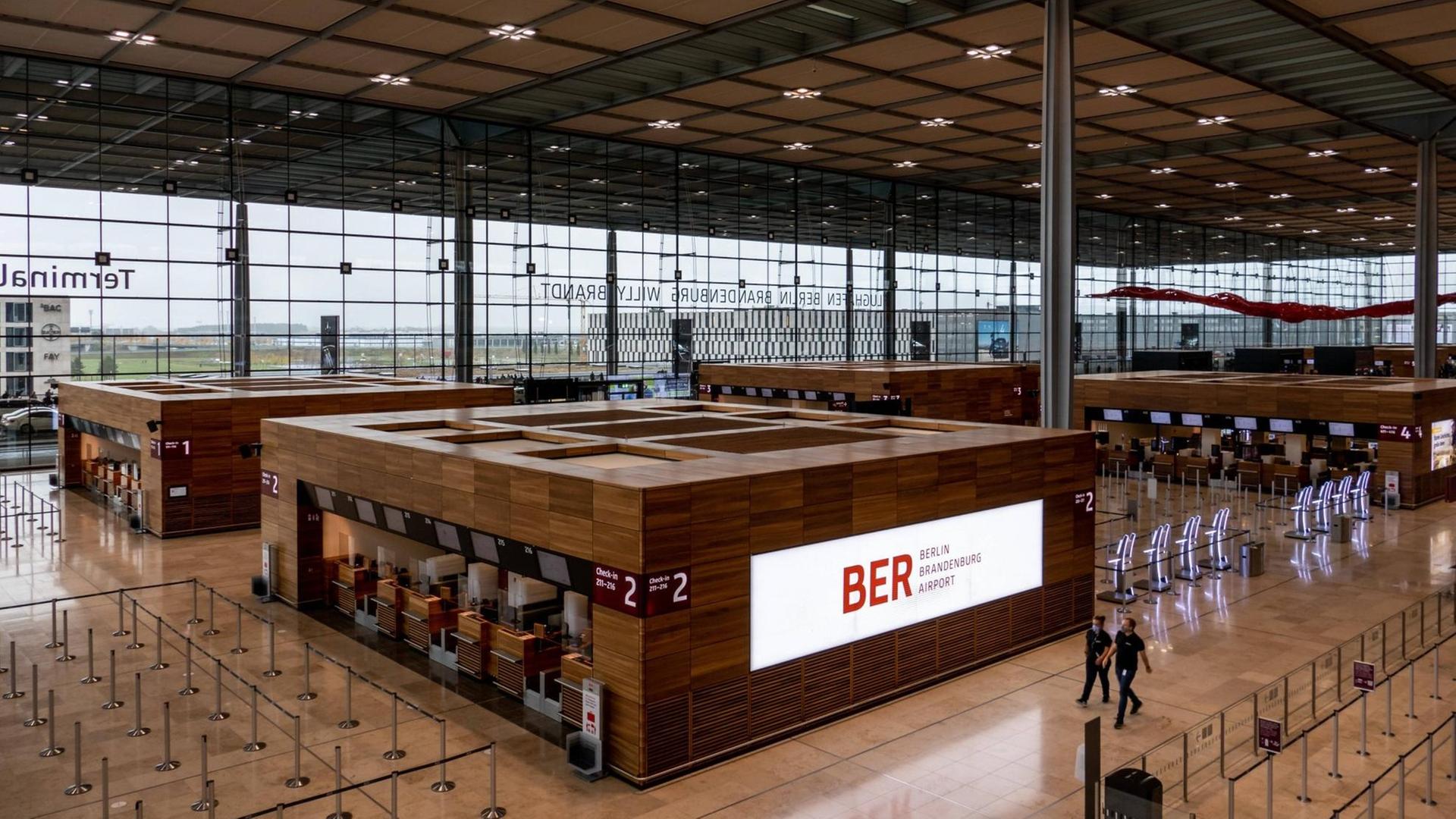 Blick in den Flughafen BER Berlin Brandenburg Willy Brandt am Tag der Eröffnung