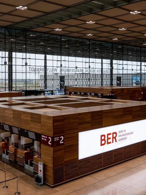 Blick in den Flughafen BER Berlin Brandenburg Willy Brandt am Tag der Eröffnung