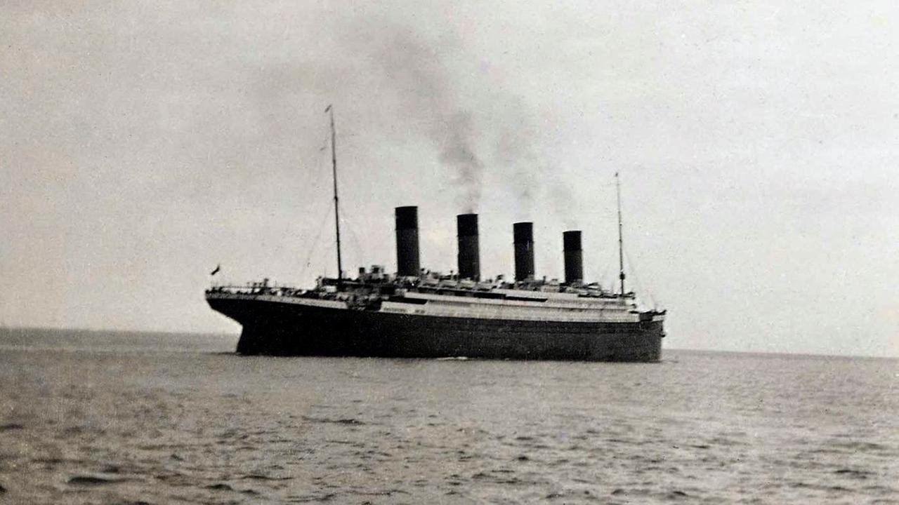 Fotografie der Titanic.