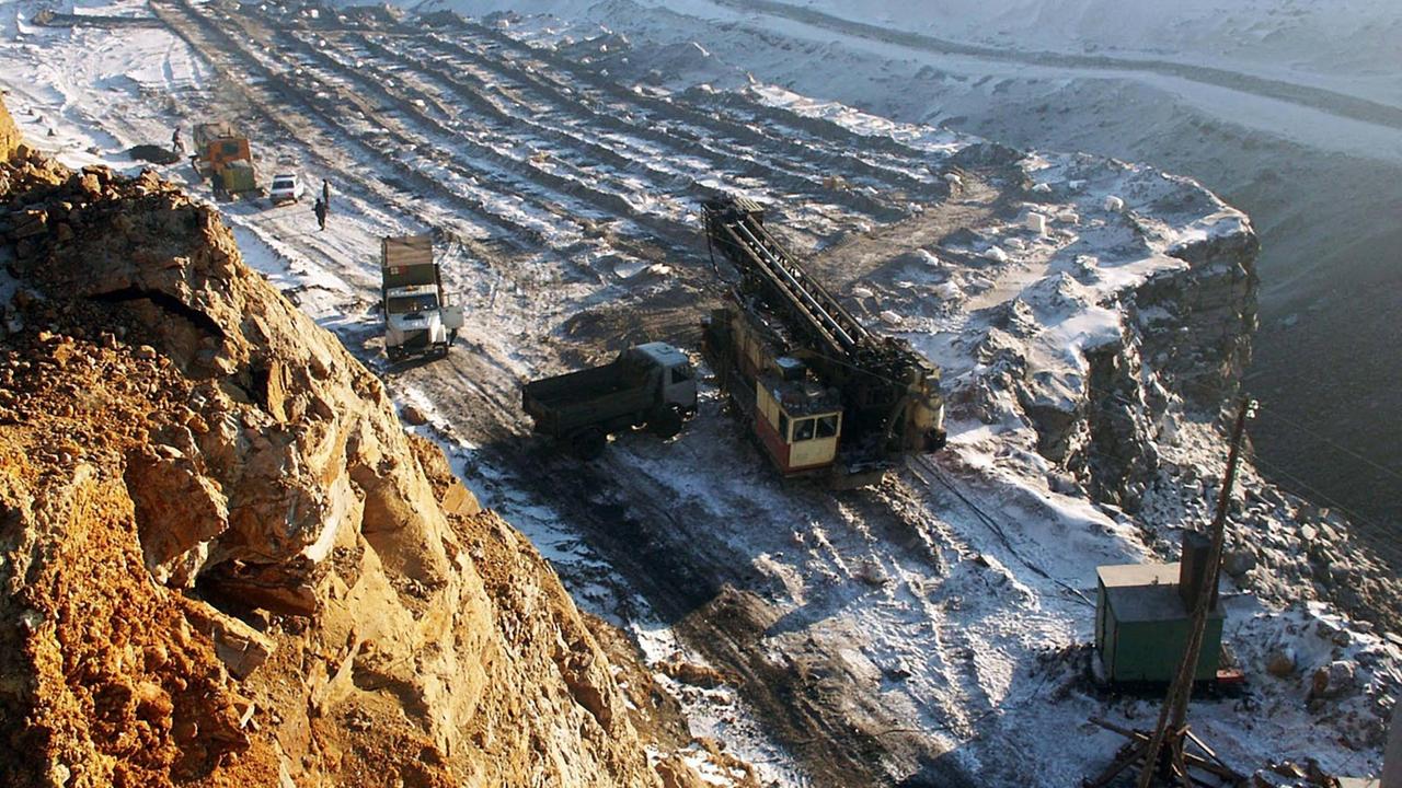 Kohleförderung im Tagebau in der Jerunakowski-Mine der Kuzsbassrasresugol Holding im westsibirischen Kohle-Revier Kemerowo