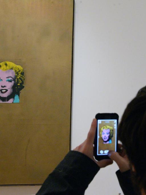 Die Arbeit "Gold Marilyn Monroe" des Künstlers Andy Warhol am 08.03.2014 im New Yorker Museum of Modern Art, MoMA.