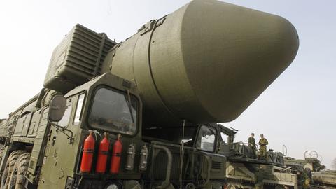 Russland zeigt eine Topol-M-Atomrakete auf dem Trainingsgelände in Alabino bei Moskau (Archivfoto)