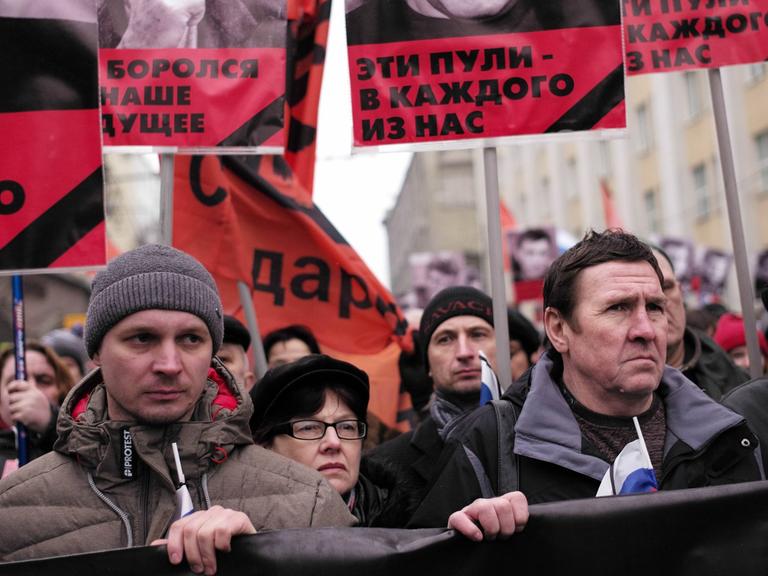 Protestmarsch zum Gedenken an den ermordeten Oppositionspolitiker Boris Nemzow in Moskau am Sonntag.